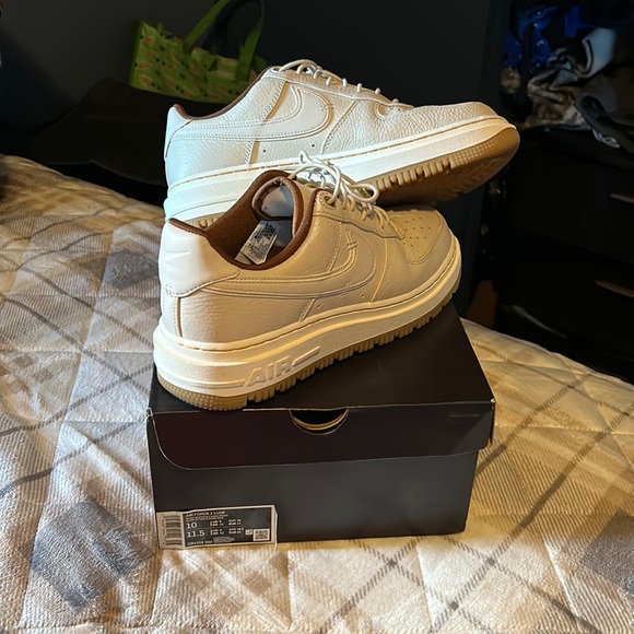 Nike Airforce 1 Luxe - Picture 1 of 3